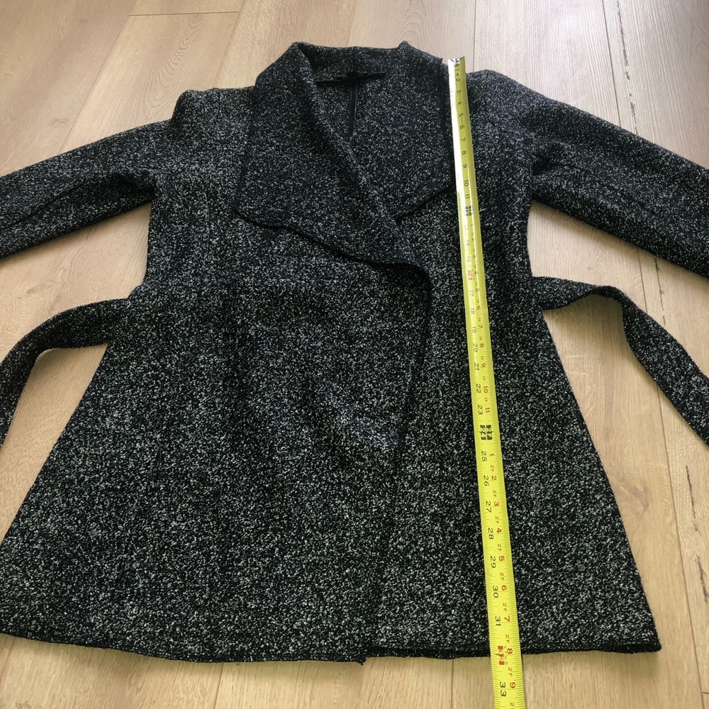 Like New - CHIC By Jacob Herringbone Belted Wrap Coat Size M - Picture 13 of 17